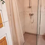 V&s * بولا